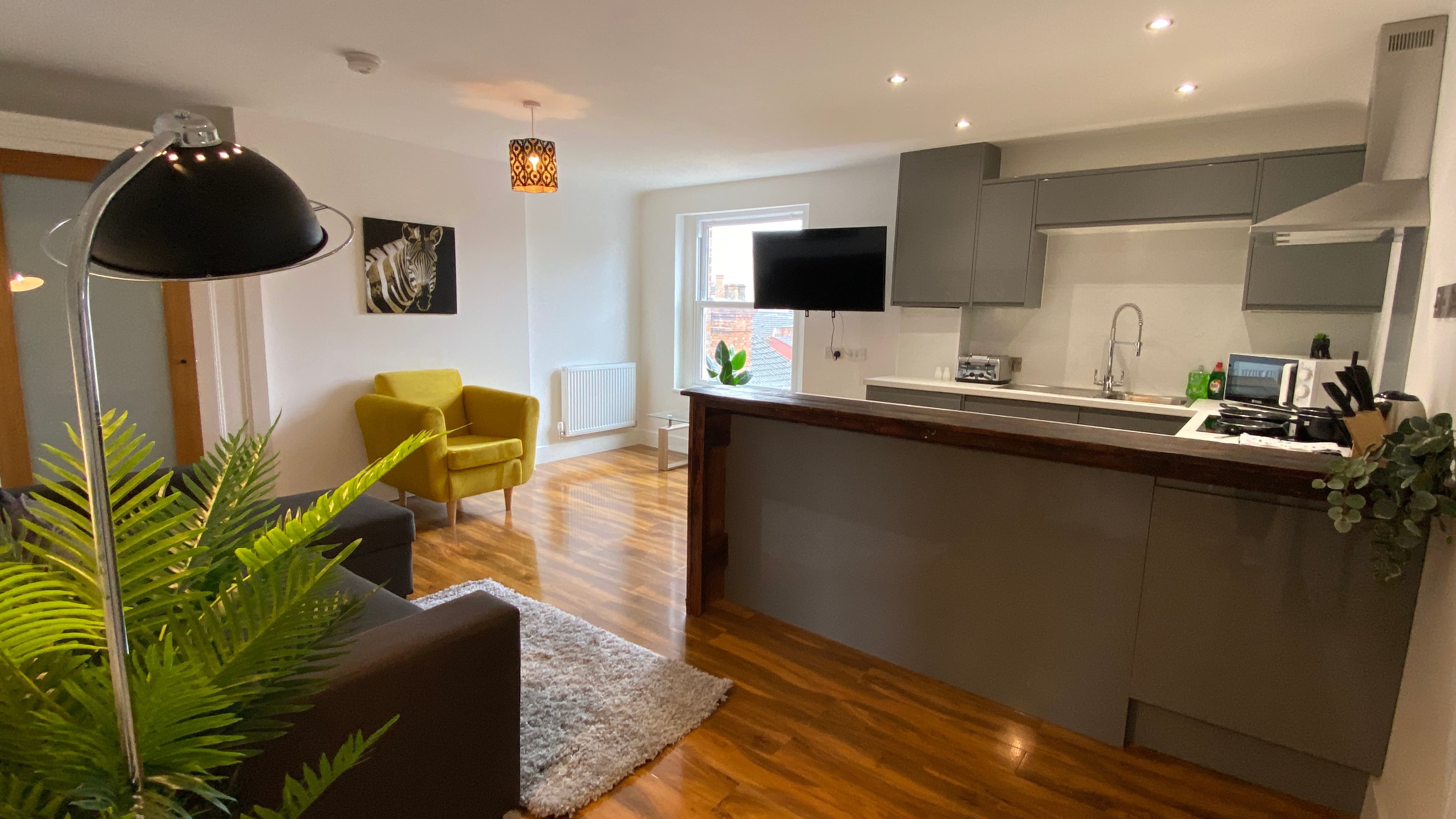 listing card gallery